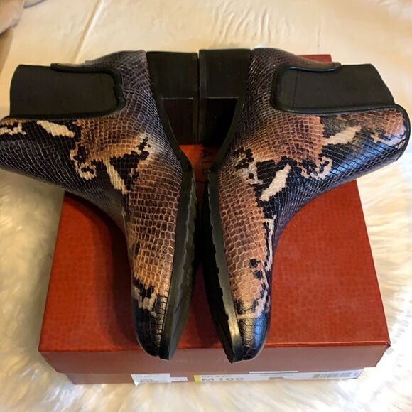 Donald Pliner Genuine Leather Snake-Print Dyla Bootie, Size 10 - Picture 4 of 13